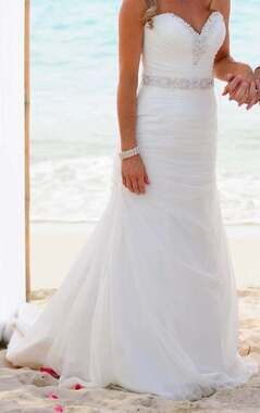 Gorgeous Stella York Wedding Gown